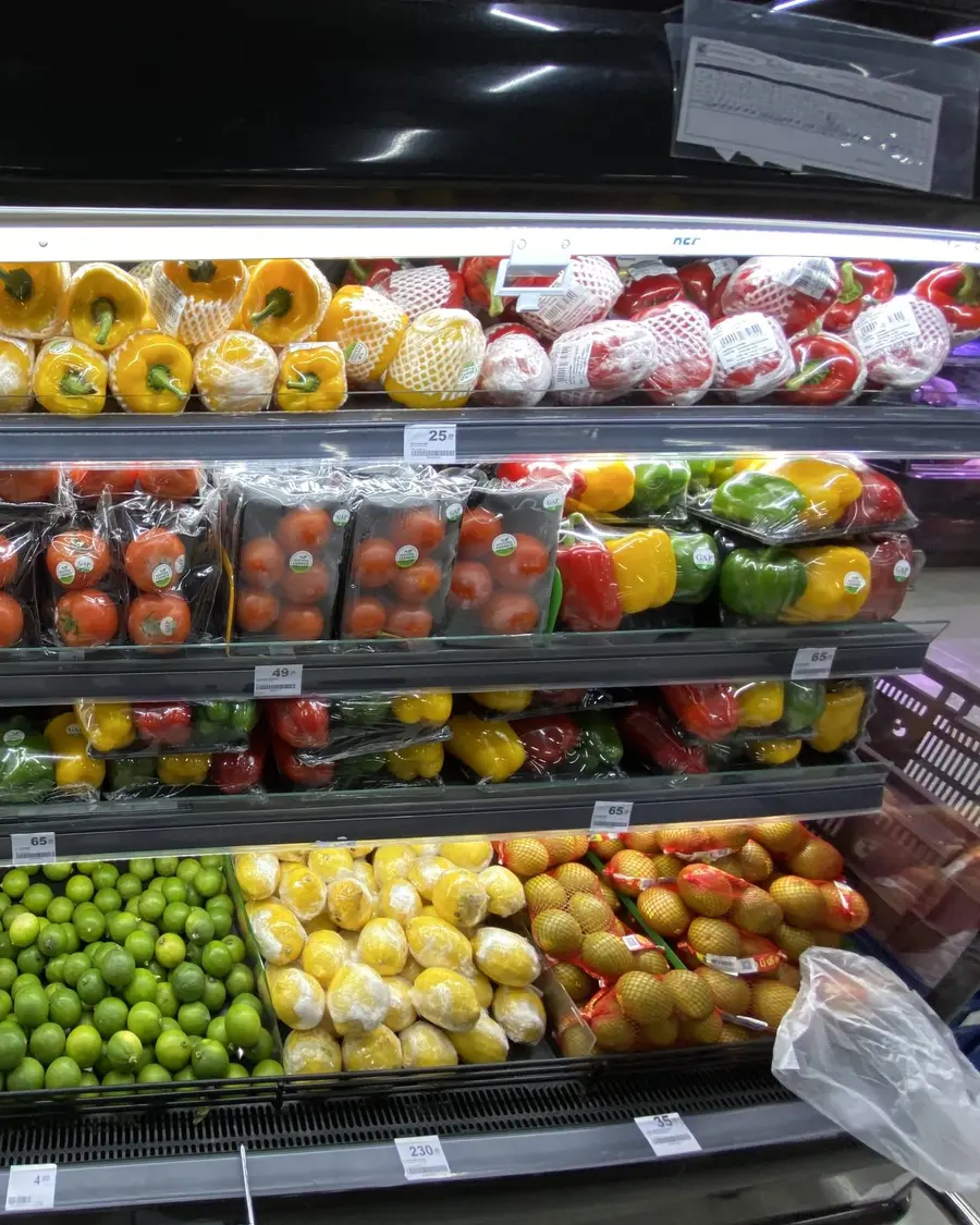 Fresh fruit and vegetables on grocery store shelves